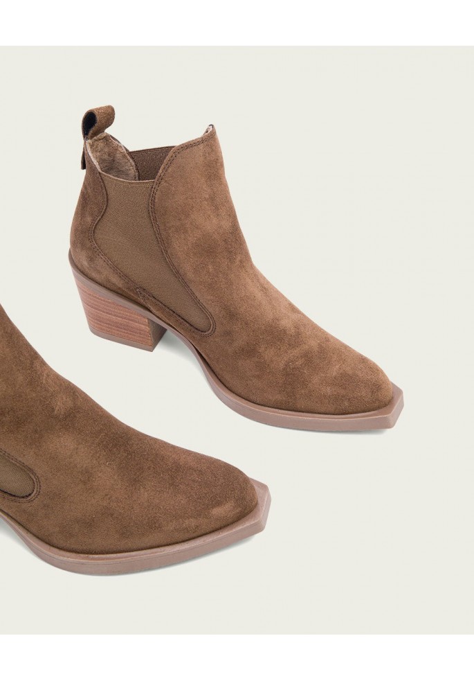 BOTIN COWBOY ELASTICOS LATERALES PIEL...